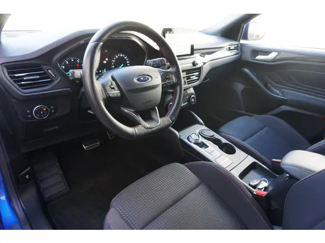 Ford Focus Wagon 1.0 EcoB. ST-Line | WINTERPACK| CAMERA| ALLSEASON!