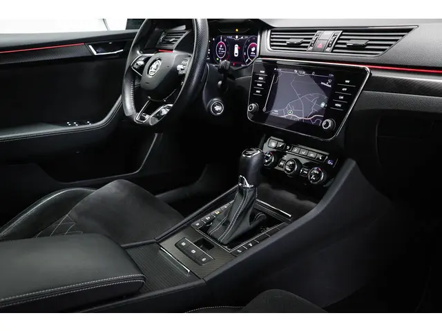 Skoda Superb Combi 1.4 TSI iV Business Edition | SOH 96% | VIRTUAL COCKPIT | STUURVERWARMING |  PANO...