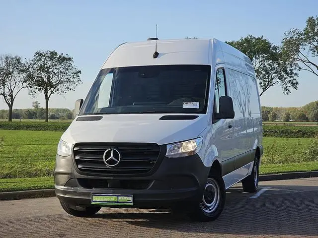 MERCEDES-BENZ SPRINTER 317 L2H2 RWD Trekhaak Airco Camera Mbux Apple Carplay Euro6 170 PK!