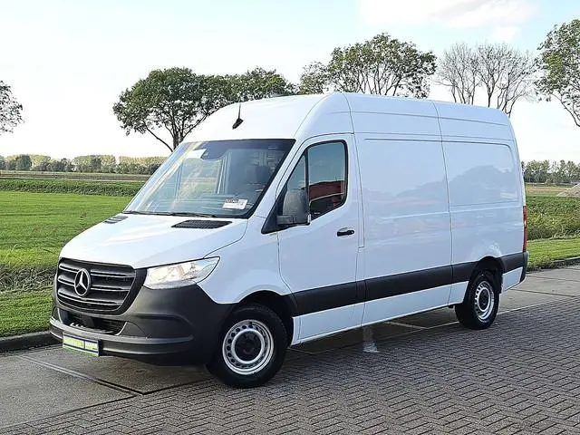 MERCEDES-BENZ SPRINTER 317 L2H2 RWD Trekhaak Airco Camera Mbux Apple Carplay Euro6 170 PK!