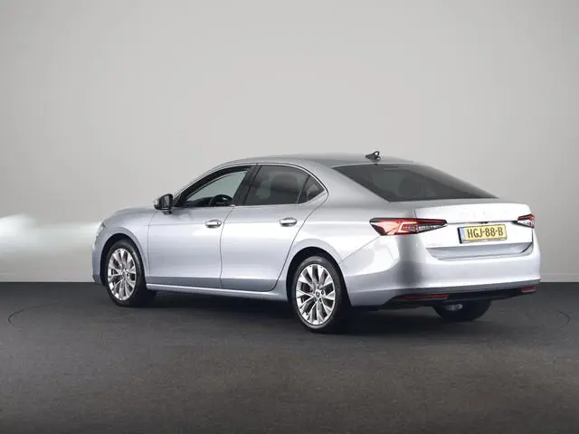 Skoda Superb 1.5 TSI MHEV First Edition 150pk | Navigatie | Trekhaak | Parkeercamera | 18 inch licht...