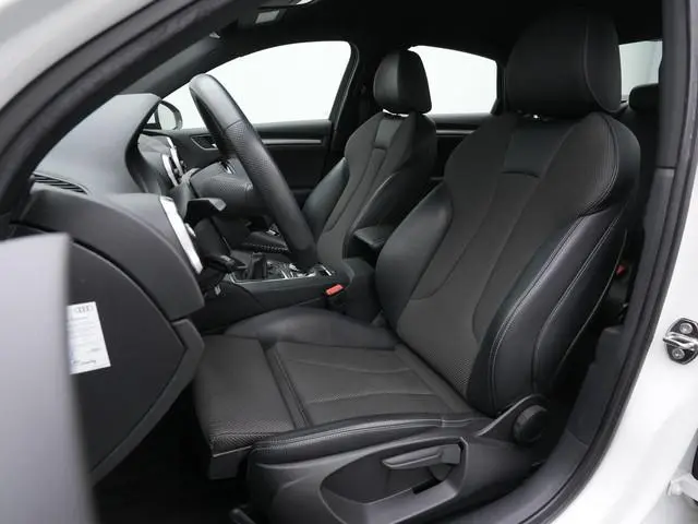 Audi A3 Limousine 35 TFSI 150 pk S-tronic CoD S-Line | Stoelverwarming | Navigatie | Carplay | Parke...