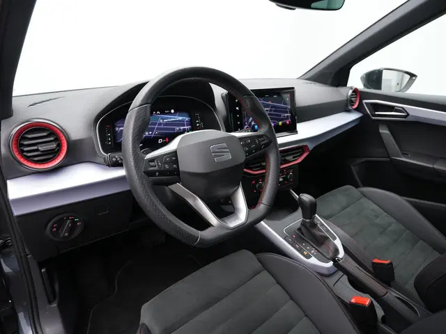 SEAT Arona 1.0 TSI 110 pk DSG FR Business Intense | Trekhaak | Leder/alcantara | Achteruitrijcamera | Stoelverwarming | Adaptive Cruise