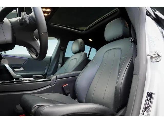 Mercedes-Benz CLA-klasse Shooting Brake 250 e / Pano / leder / sfeerverlichting / trekhaak