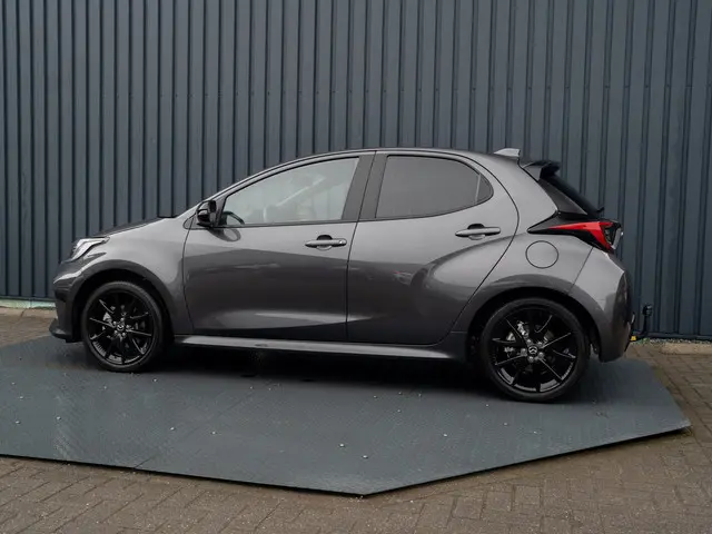 Mazda 2 Hybrid 1.5 Homura Plus | Trekhaak afnb. | Panodak | Head Up | Prijs Rijklaar!!
