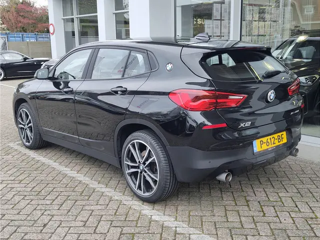 BMW X2 xDRIVE20i EXECUTIVE AUTOMAAT Elek. achterklep | 4x4 | LED | Stoelverwarming