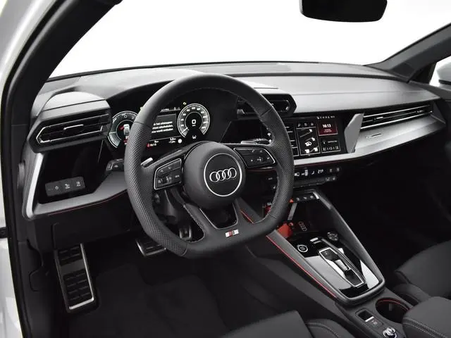 Audi A3 Allstreet Advanced edition 40 TFSI e 204 PK · Lederen bekleding · Comfortsleutel · 18" LM Ve...
