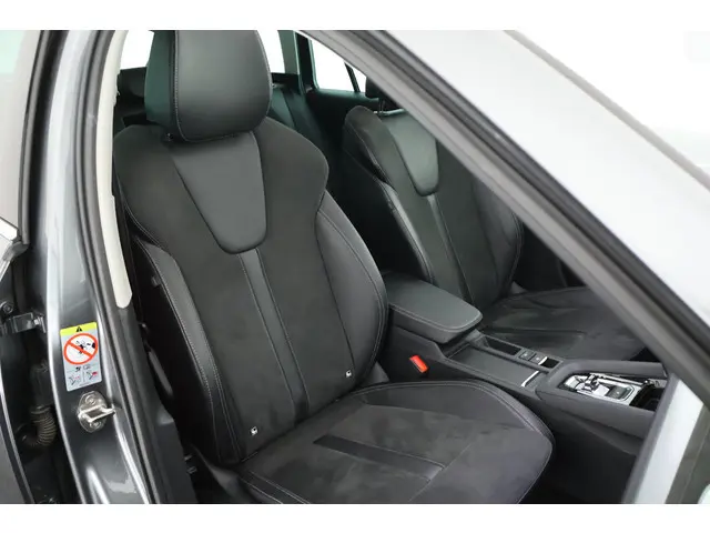 Skoda Octavia Combi 1.5 e-TSI 150pk DSG Sport Business Camera ACC Navigatie Panoramadak