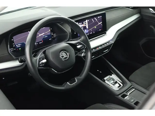 Skoda Octavia Combi 1.5 e-TSI 150pk DSG Sport Business Camera ACC Navigatie Panoramadak