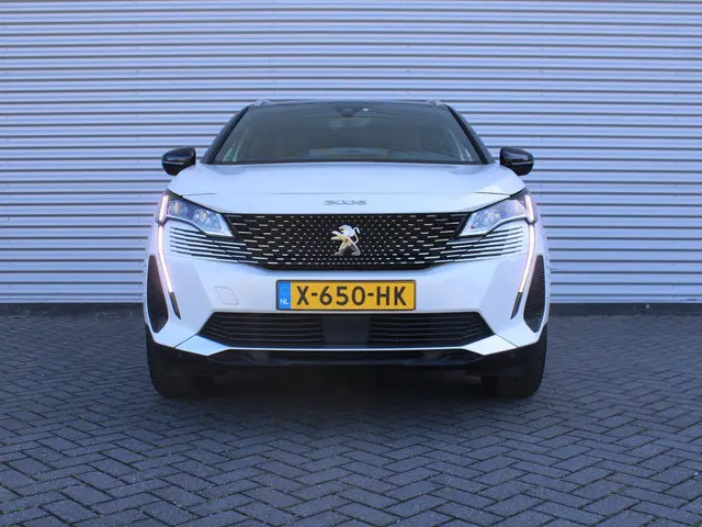 Peugeot 3008 1.2 PureTech GT | Trekhaak | Stoelverwarming | Cruise adapt. | Camera | Dodehoek detect...