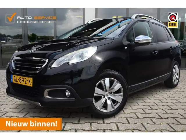 Peugeot 2008 1.2 PureTech Style | Pano | Navi | Lichtmetaal |