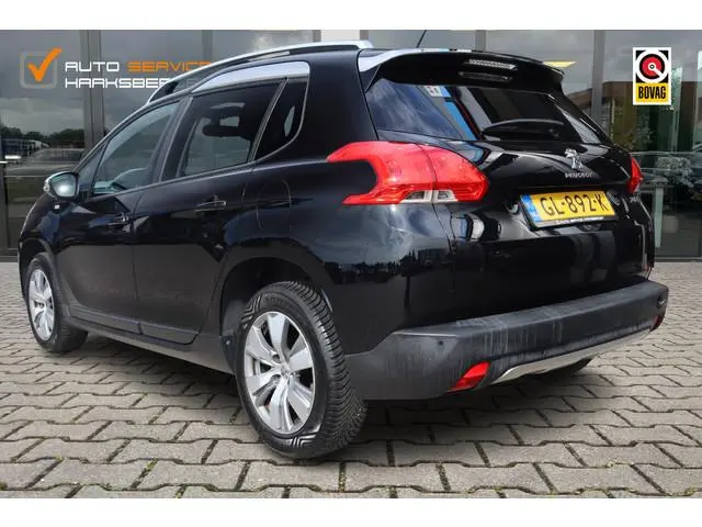 Peugeot 2008 1.2 PureTech Style | Pano | Navi | Lichtmetaal |