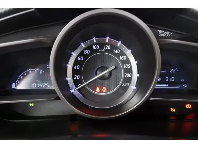 Mazda 2 1.5 75pk Exclusive-line 16" Navi Airco Cruise