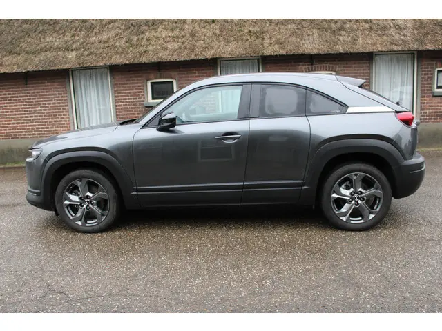 Mazda MX-30 e-SkyActiv 145 First Edition 36 kWh SoH 95.8% NAVI CAMERA 39000KM!!!