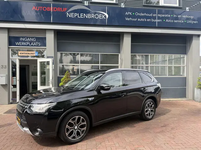 Mitsubishi Outlander 2.0 PHEV Executive Edition X-Line Leer,trekhaak,Navi,18inch Hoge Zit