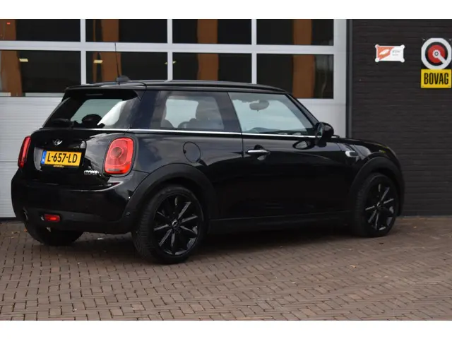 Mini Mini 1.5 136PK Cooper Chili Serious Business | Leder | Navi | PDC | Incl. garantie