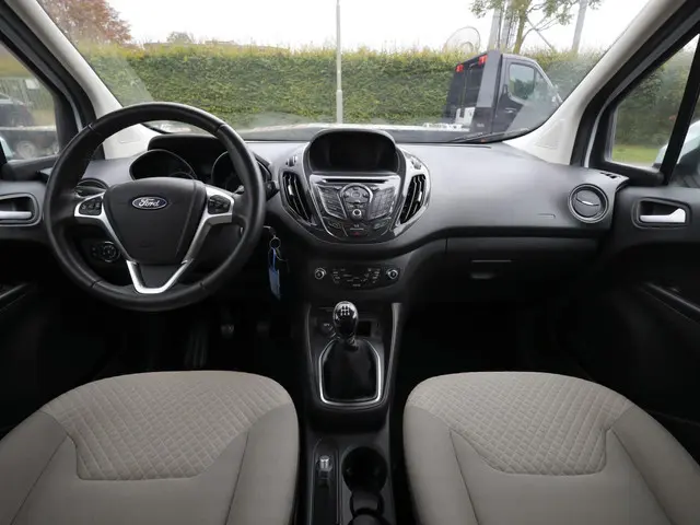 Ford Tourneo Courier 1.0 Titanium 100pk (Vol-Opties!)