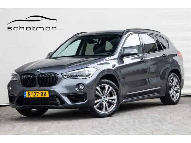 BMW X1 xDrive25i High Executive, Leder, Sportstoelen, Head-up, Navi 232pk