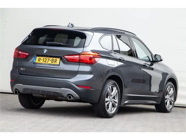 BMW X1 xDrive25i High Executive, Leder, Sportstoelen, Head-up, Navi 232pk