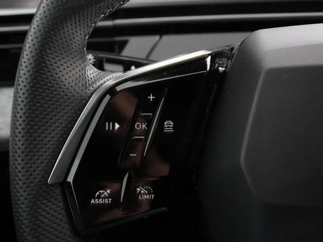 Peugeot e-3008