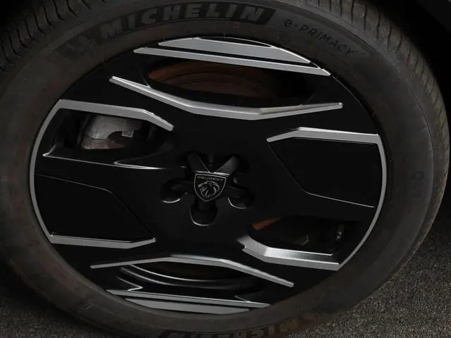 Peugeot e-3008