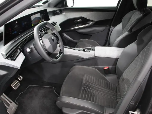 Peugeot e-3008