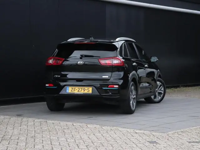 Kia e-Niro ExecutiveLine 64 kWh | LEDER | MEMORY | STOEL/STUURVERW. | JBL AUDIO | CAMERA | ADAPT. CR...