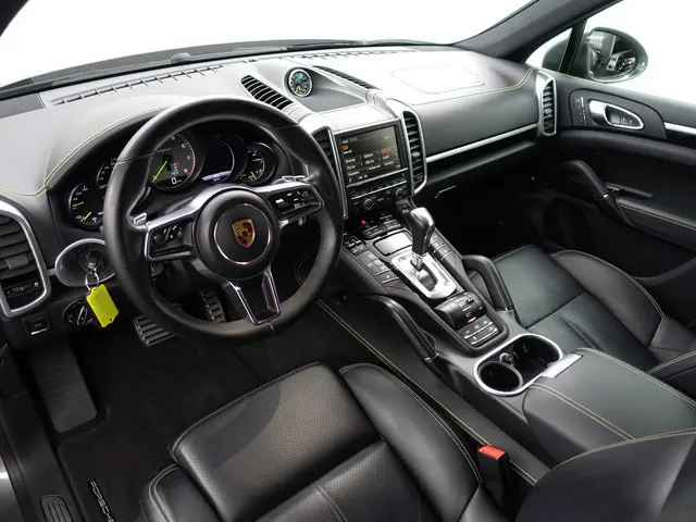 Porsche Cayenne 3.0 S E-Hybrid Sport Design Aut- Volledig Dealer Onderhouden, Sport Chrono, Bose Aud...