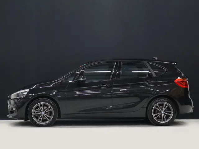 BMW 2-serie Active Tourer 218i High Executive M Sport [TREKHAAK, HARMAN/KARDON, CRUISE CONTROL, BLUE...