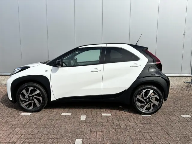 Toyota Aygo X 1.0 VVT-i MT Pulse, Apple carplay, Android auto, Parkeercamera, Snel leverbaar