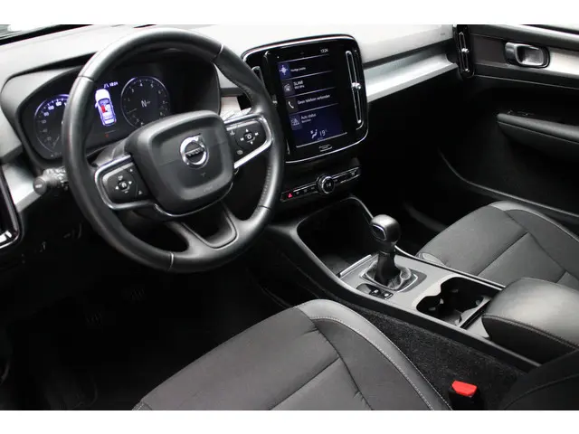 Volvo XC40 1.5 T3 Momentum Apple Carplay - Cruise Control Adaptieve - Camera - Navi