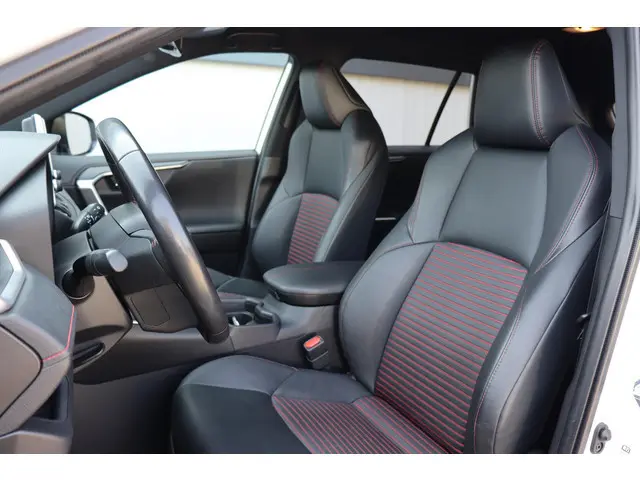 Toyota RAV4 2.5 Plug-in Hybrid AWD Style, Trekhaak, BSM, Sensoren, Stoelverwarming voor en achter, S...