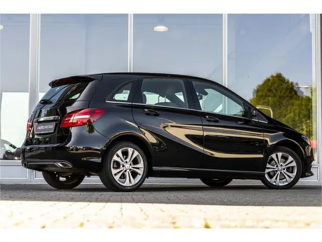 Mercedes-Benz B-klasse 180 Prestige | Automaat | Leder | Afn. Trekhaak | NL Auto