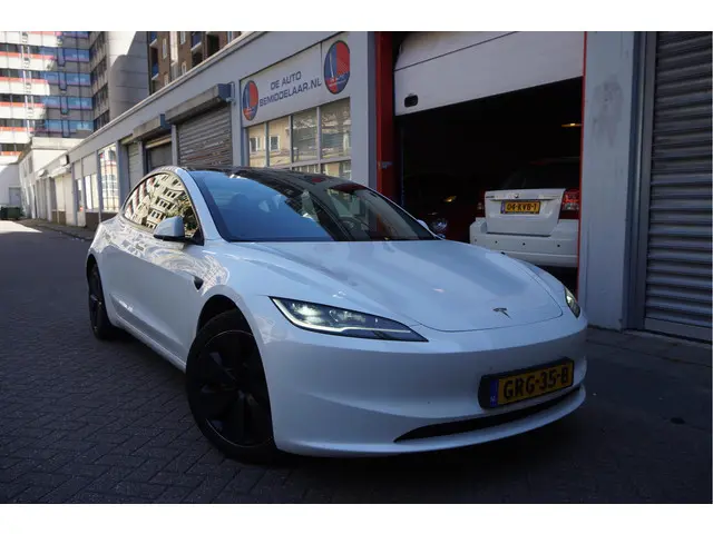 Tesla Model 3 RWD 60 kWh | Model 2025 | FSD via abonnement | Sfeerverlichting | Panoramadak | NL aut...