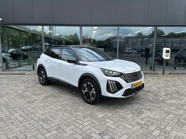 Peugeot e-2008 EV GT 54 kWh