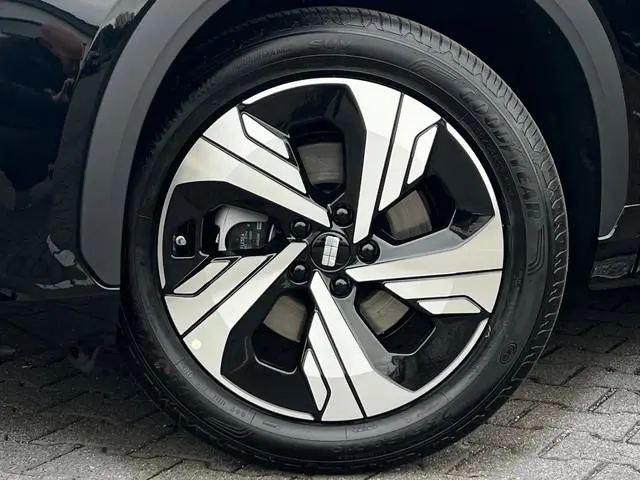 Geely E5