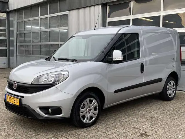 Fiat Doblò Cargo 1.3 MJ L1H1 SX 90pk Btw en Bpm vrij Airco Cruise controle Navigatie Tussenschot Parkeerhulp achter 1e eigenaar Ex overheid Euro 5 Marge