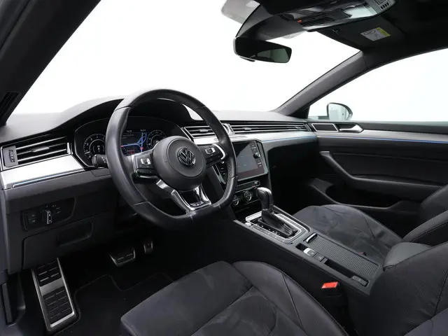 Volkswagen Arteon 1.5 TSI 150 pk DSG Business R / R-Line | Panoramadak | Leder/alcantara | Stoelverw...