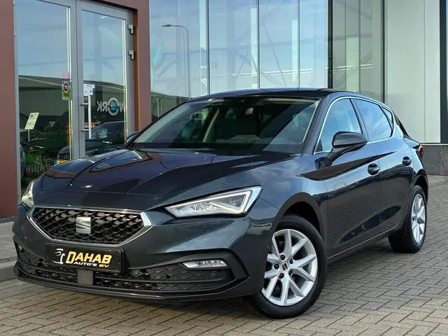 SEAT Leon 1.5 TSI | ACC | Navi | Stoel/Stuurverwarming | Apple Carplay | Navi | Parkeersensoren V+A