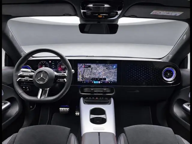 Mercedes-Benz CLA-klasse 250+ Launch Edition | AMG Line | Night Pakket | Panoramadak | MULTIBEAM LED...