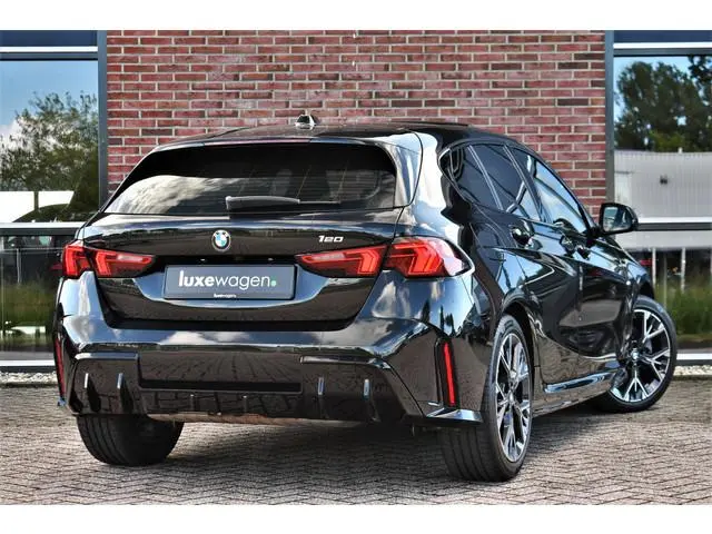 BMW 1-serie 120 M-Sport Pano ACC 360 HUD El-Klep 18inch Shadowline