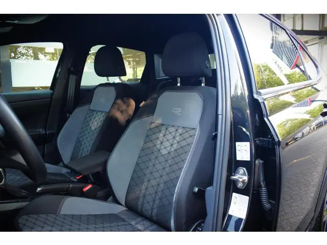 Volkswagen Taigo 1.0 TSI R-Line DSG IQLIGHT|NAVIGATIE|CARPLAY