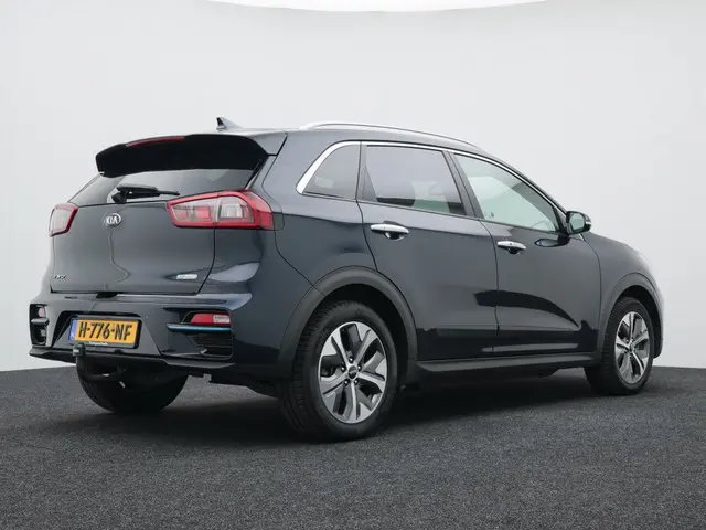 Kia e-Niro ExecutiveLine 64 kWh | Leer | 4x Stoelverwarming