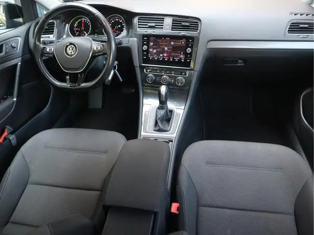 Volkswagen e-Golf E-DITION Navi / Climate / Pdc / Elekramen / Adap-Cruise / App-connect / SOH 89.64%...