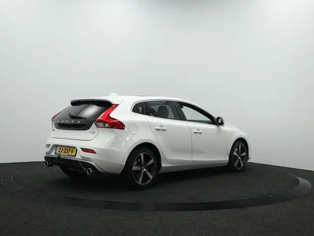 Volvo V40 1.5 T3 Polar+ Sport | Navigatie | StoelVerwarming | Camera | Cruise |