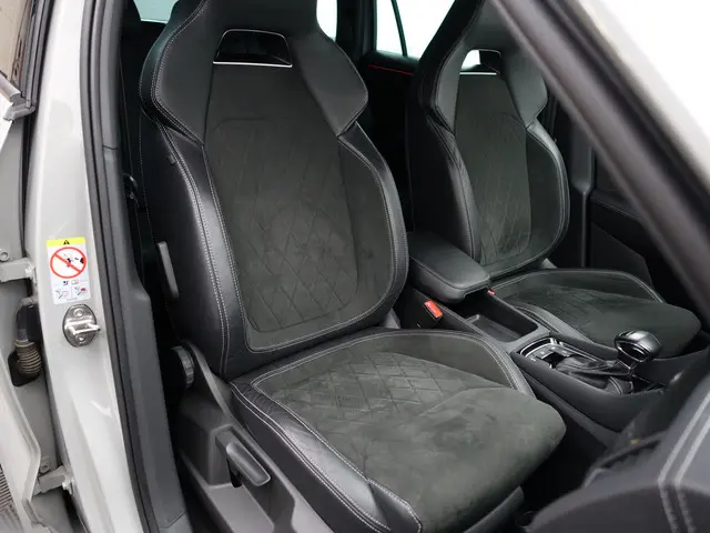 ŠKODA Kodiaq 1.5 TSI Sportline Business Aut- Competition Seats, Keyless, Sfeerverlichting, Dynamic S...