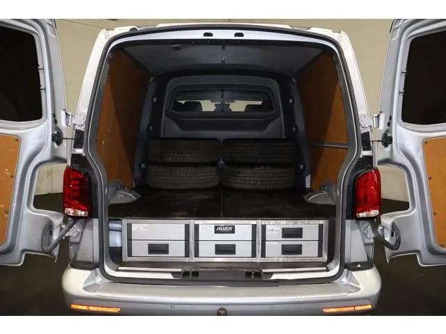 Volkswagen Transporter 2.0 TDI 150pk L2 H1 DC Bulli Automaat