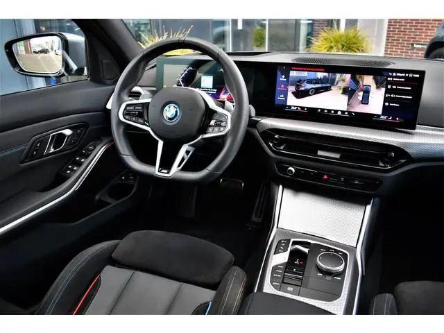 BMW 3-serie Touring 330e xDrive M-Sport Pano El-zetels HUD 360-cam LCI-2