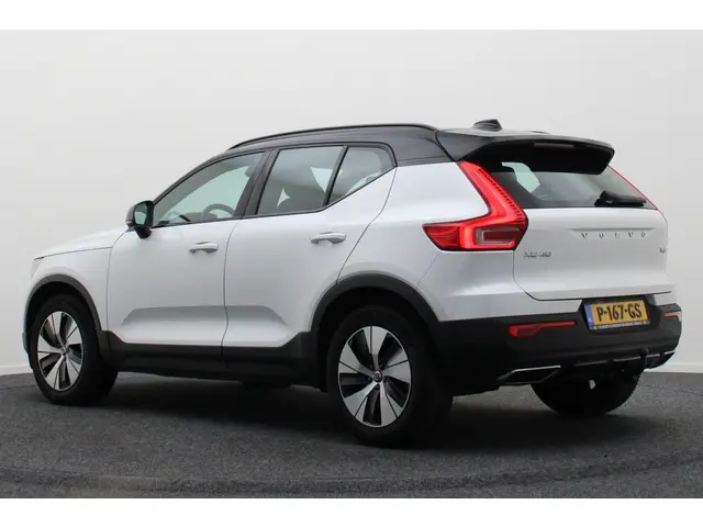 Volvo XC40 2.0 T4 AWD R-Design Panoramadak, H&K, Virtual Cockpit, Apple Carplay, LED, Trekhaak, 18''