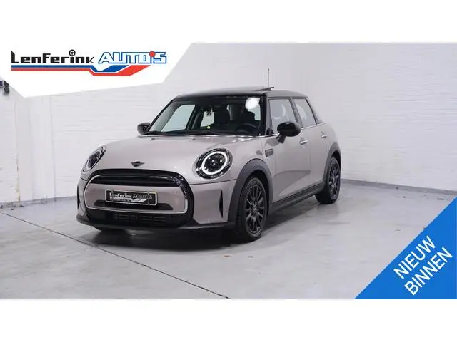 MINI 5-Deurs 1.5 Cooper Business Edition 2e Eig. NAP Clima Navi Panodak PDC achter Apple-carplay ble...